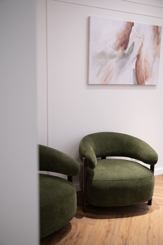 Wartebereich mit Designermöbeln